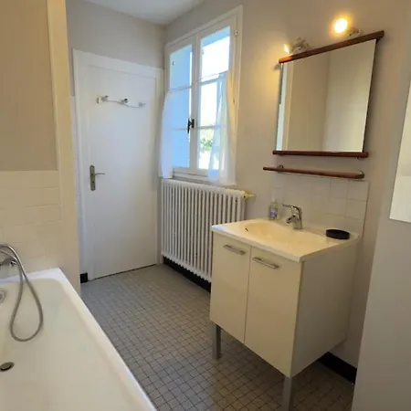 Bas De Maison Avec Cour Interieure - 10min A Pied De La *