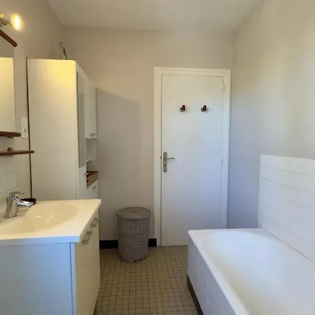 Bas De Maison Avec Cour Interieure - 10min A Pied De La Apartamento